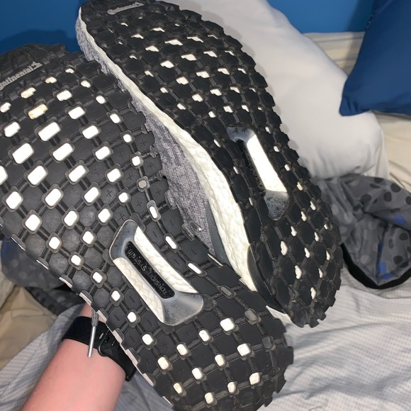 New high top ultaboost - Picture 5 of 5